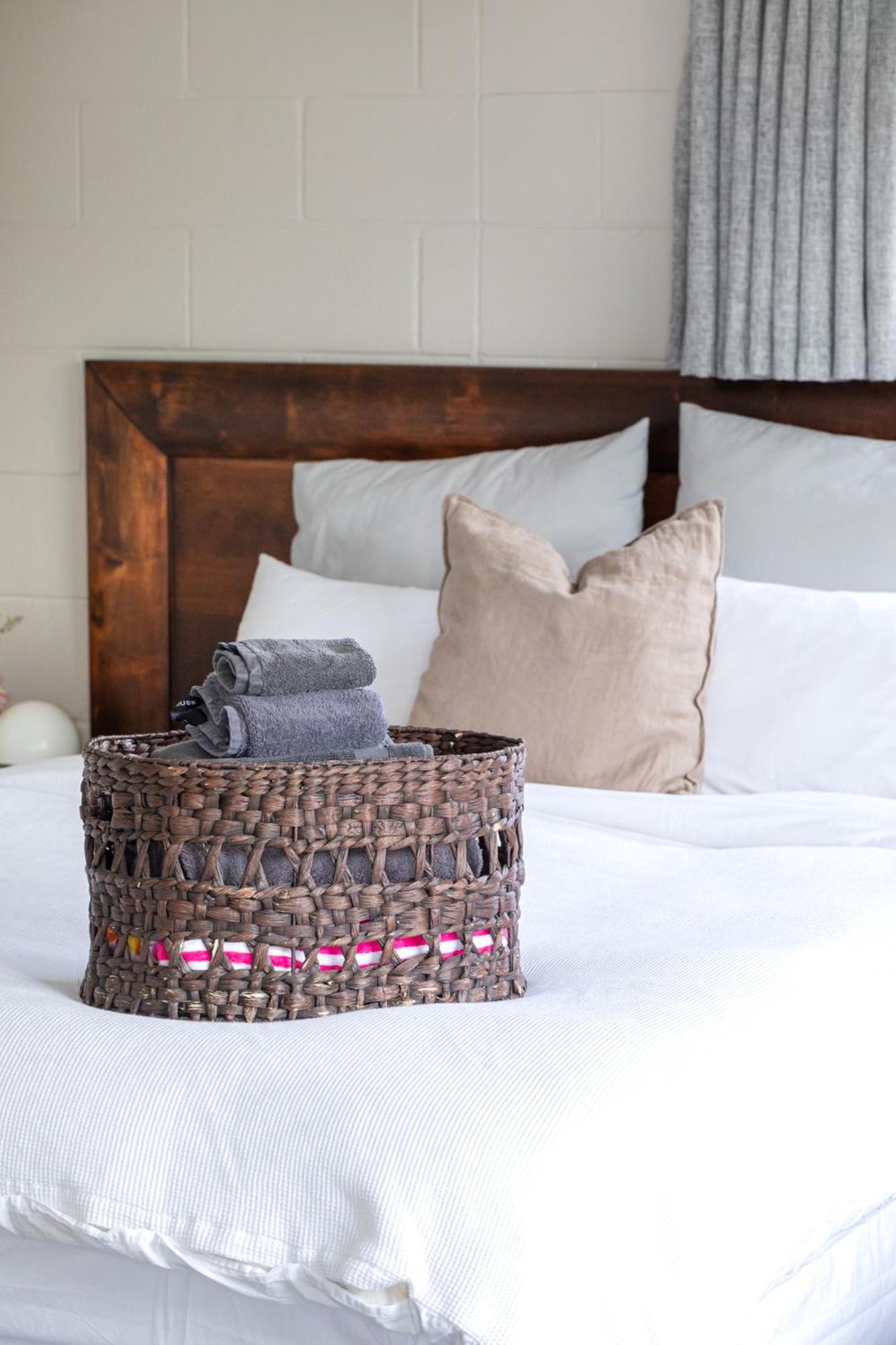 Haven In Taupo Apartment ภายนอก รูปภาพ